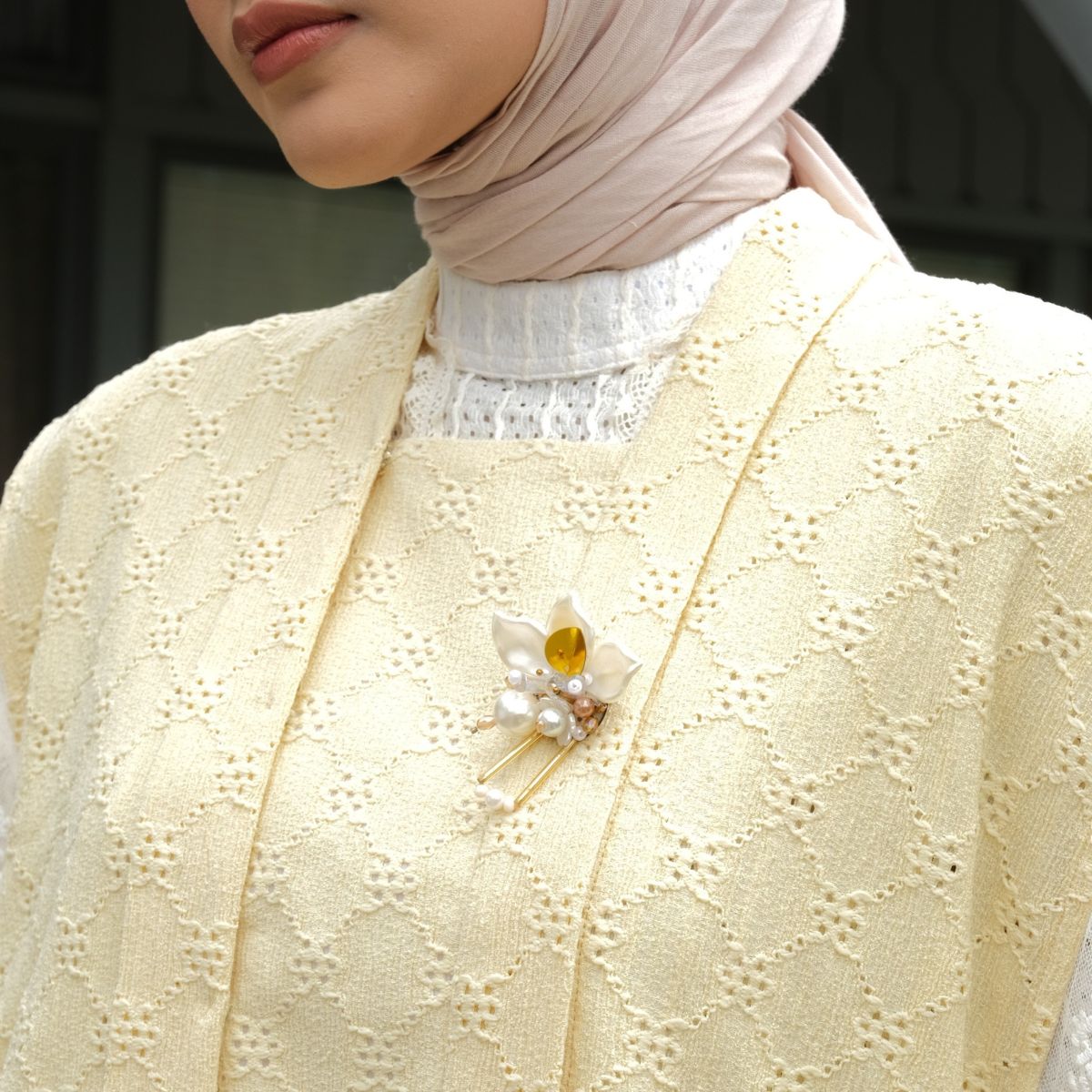 Image of Eclemix Atasan Tanpa Lengan | Outer Roona | Luaran Embroidery Desain Kutu Baru