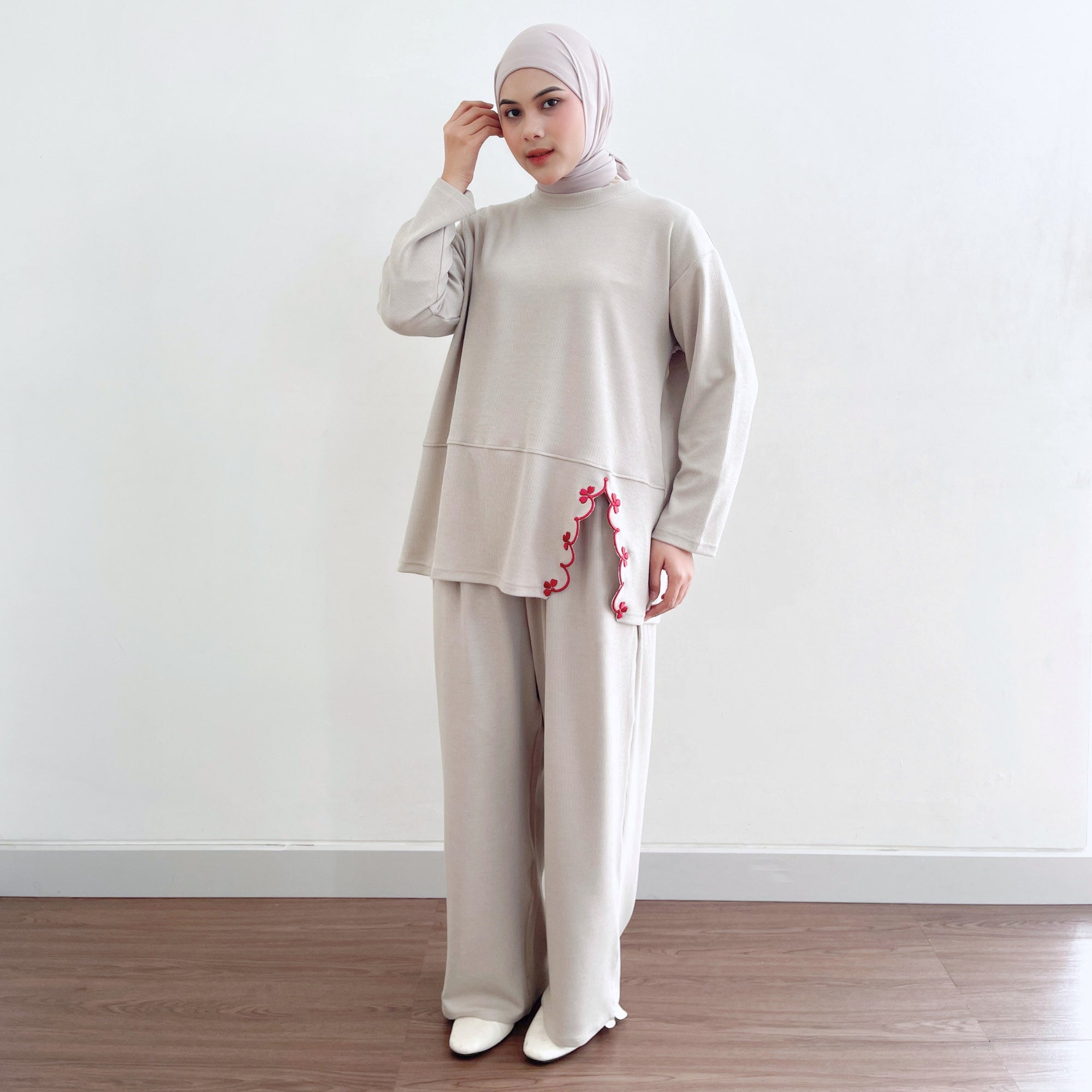 Image of Eclemix Top Orari |  Atasan Wanita Lengan Panjang Oversize Bordir Floral Casual Chic