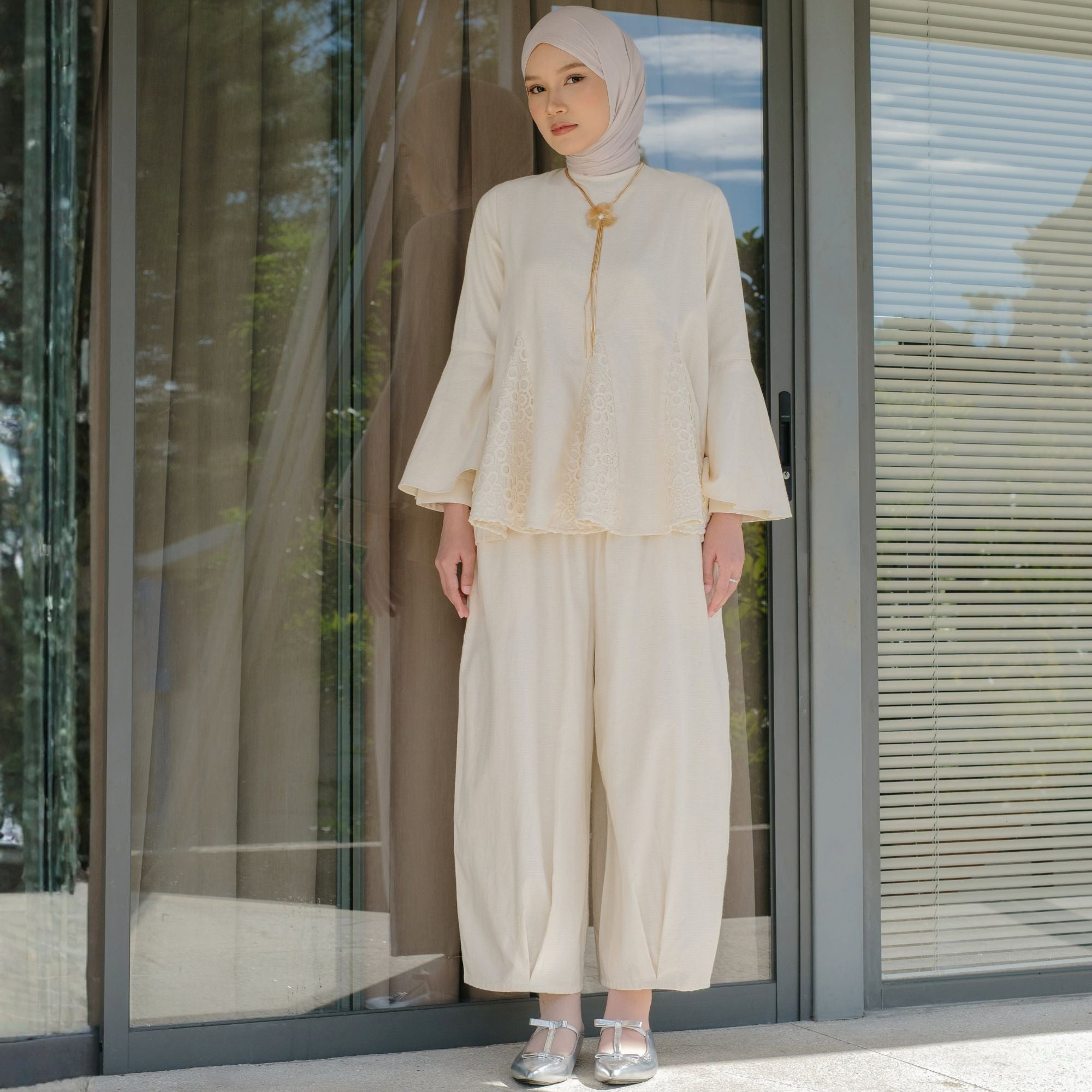 Image of Eclemix Blouse Wanita Lace | Top Calma | Atasan Elegant Flare Sleeve