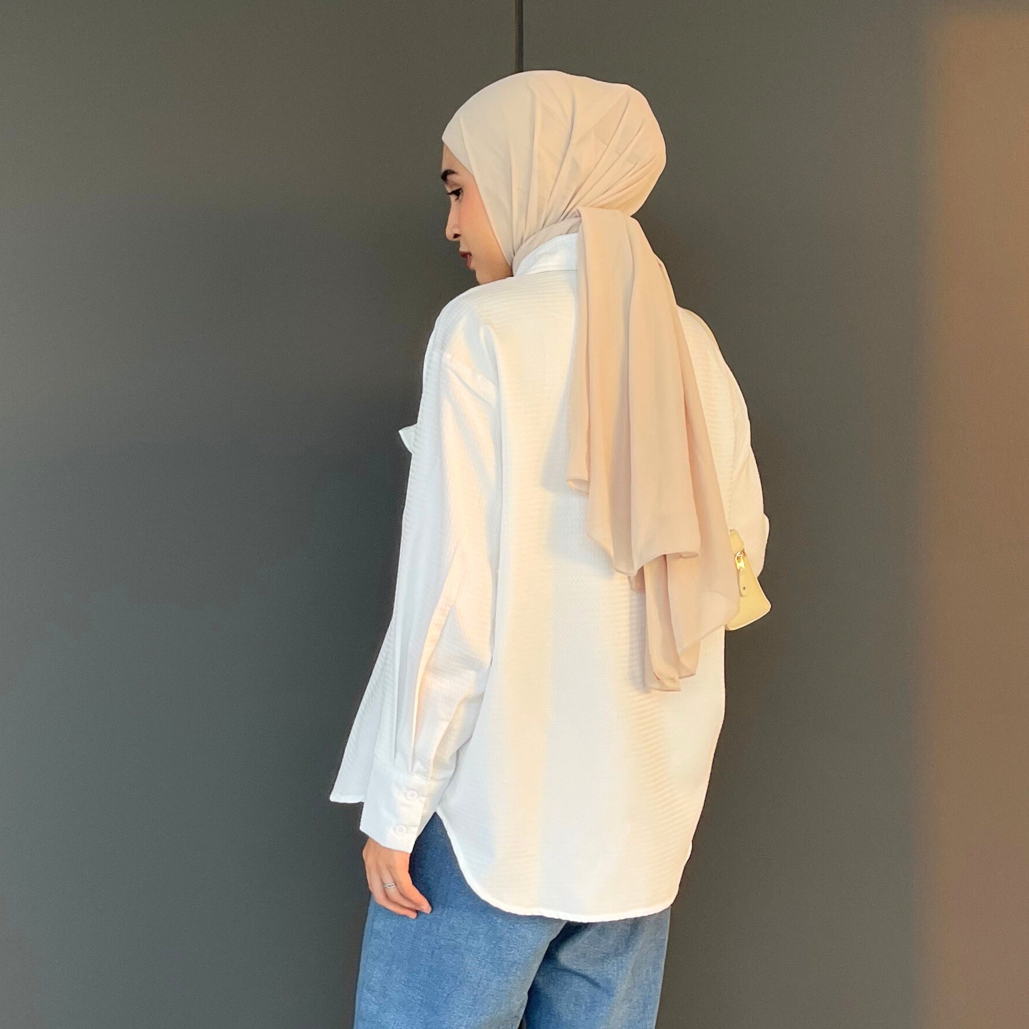 Image of Eclemix Top Volumi | Oversized Cotton Blazer Shirt with Smocked Pocket | Kemeja Wanita Saku Kerut