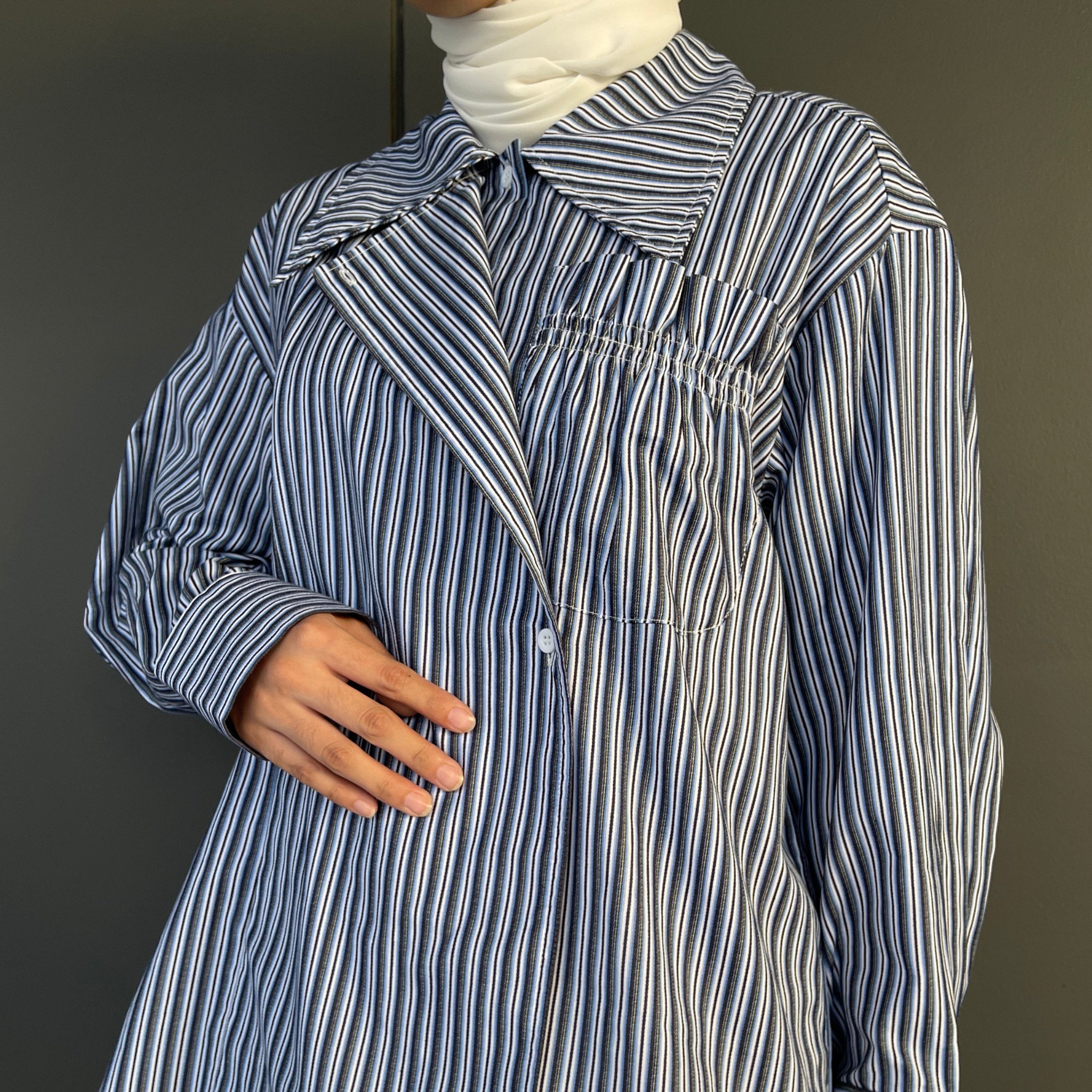Image of Eclemix Top Volumi | Oversized Cotton Blazer Shirt with Smocked Pocket | Kemeja Wanita Saku Kerut