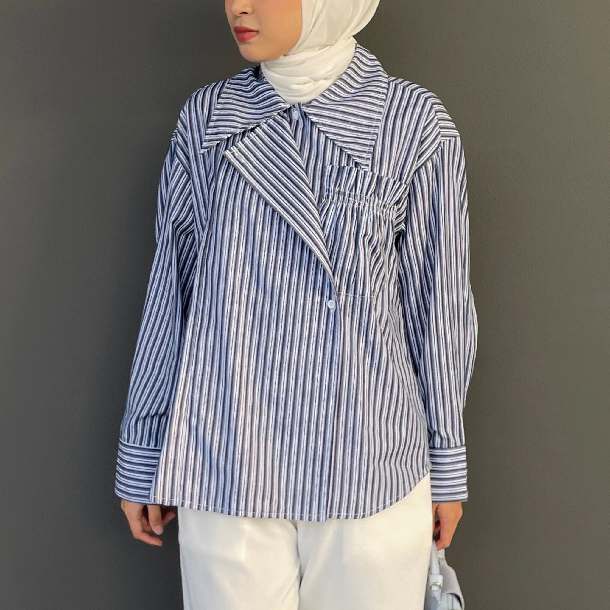 Image of Eclemix Top Volumi | Oversized Cotton Blazer Shirt with Smocked Pocket | Kemeja Wanita Saku Kerut