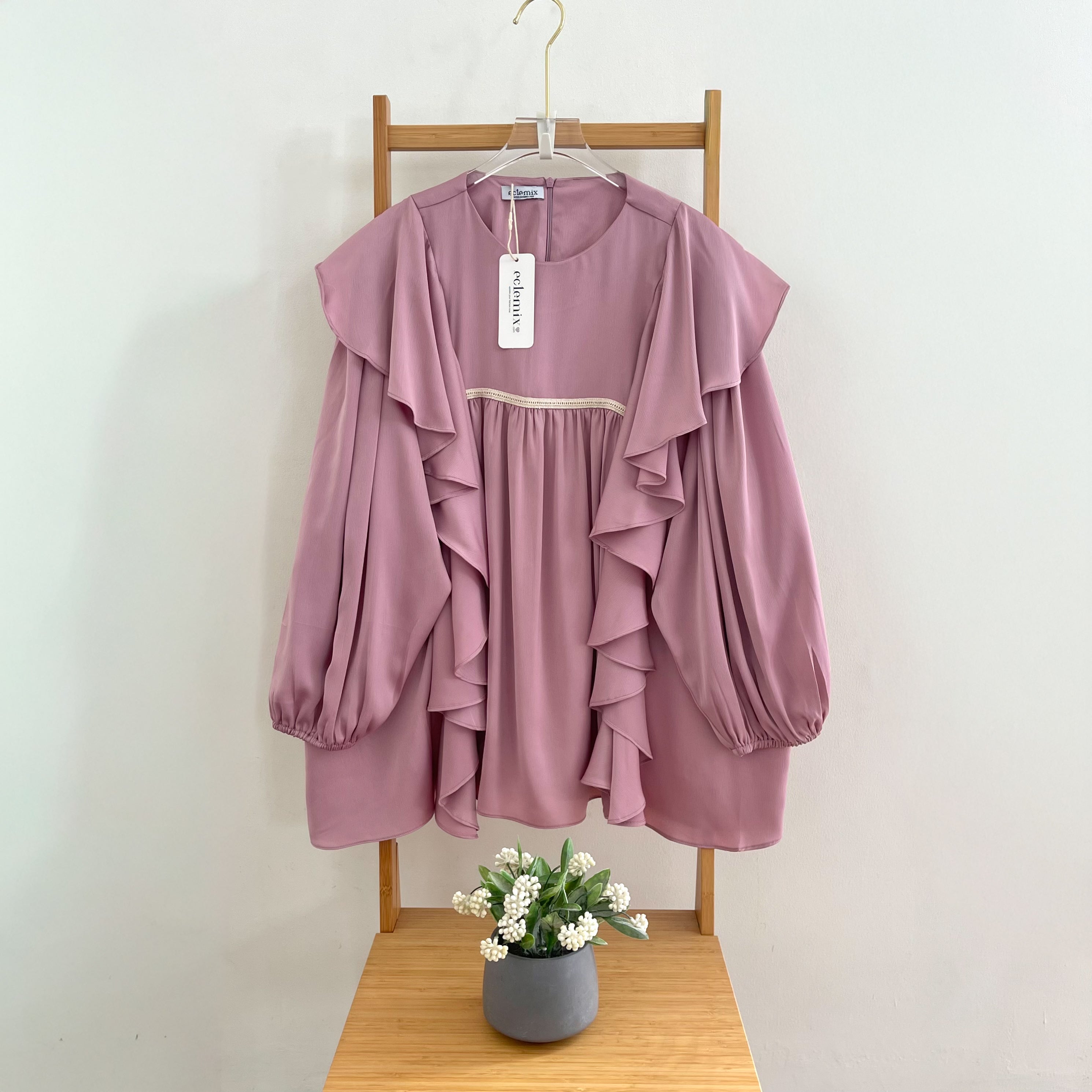 Image of Eclemix Top Amora Top Amora dipakai model