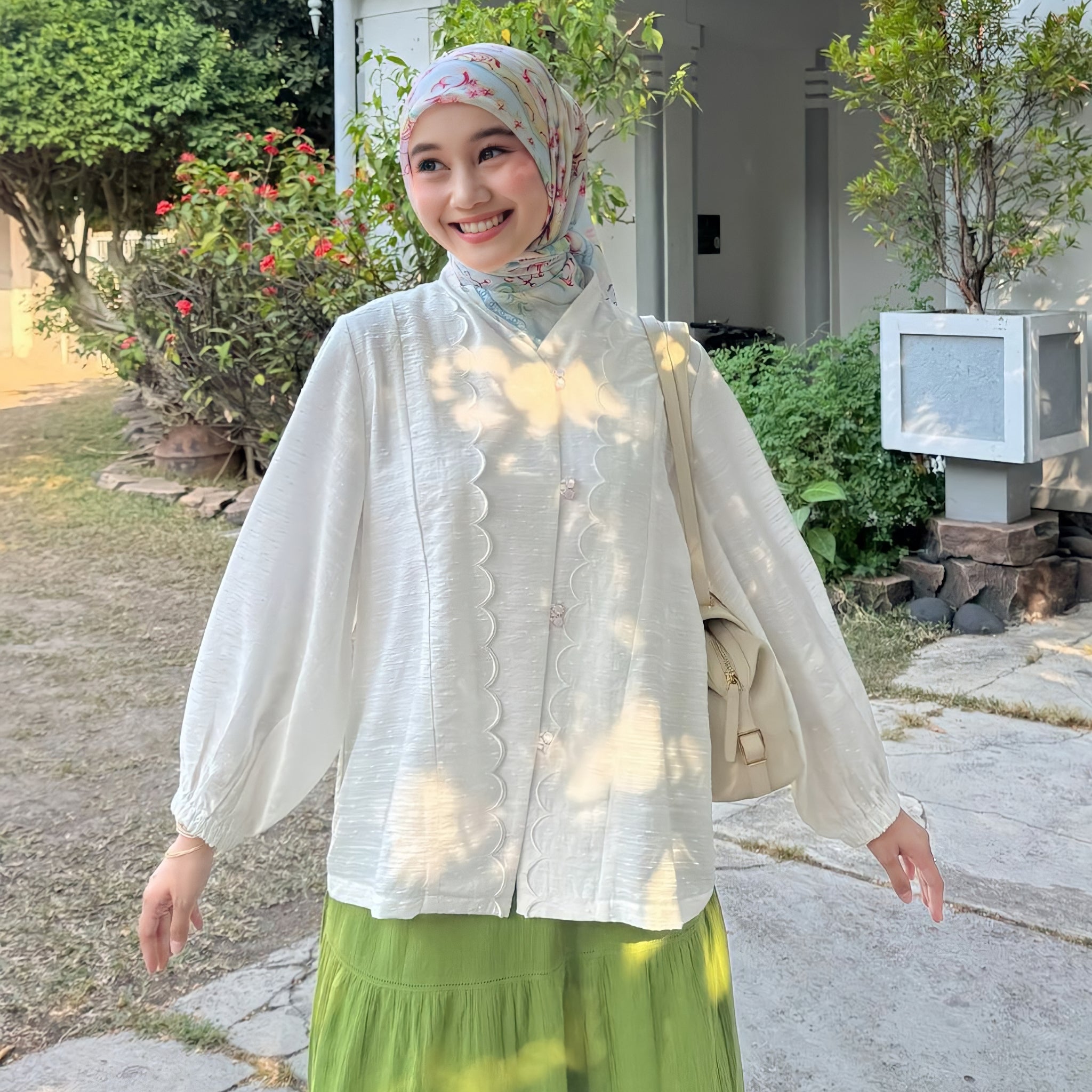 Image of Eclemix Top Arunika |Atasan Wanita Blouse Scallop Embroidery | Kebaya Modern