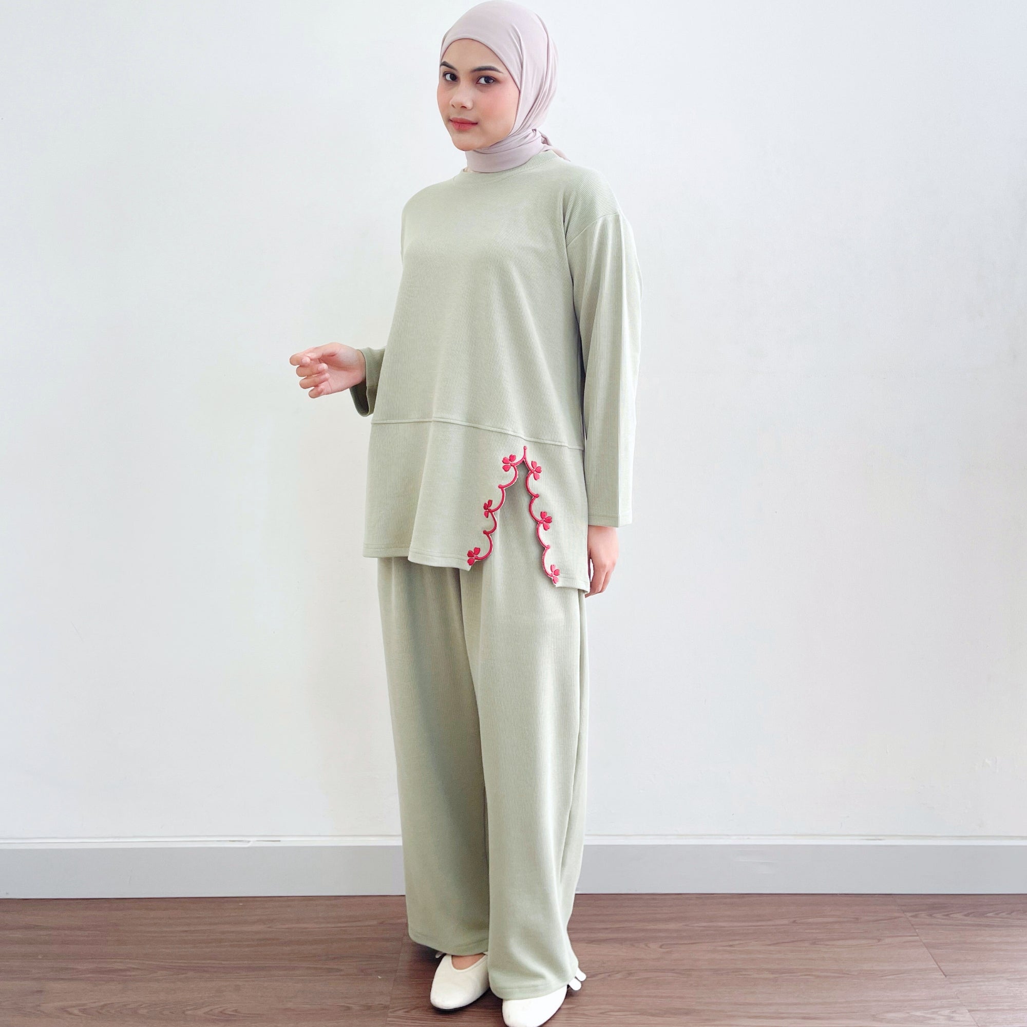 Image of Eclemix Top Orari |  Atasan Wanita Lengan Panjang Oversize Bordir Floral Casual Chic