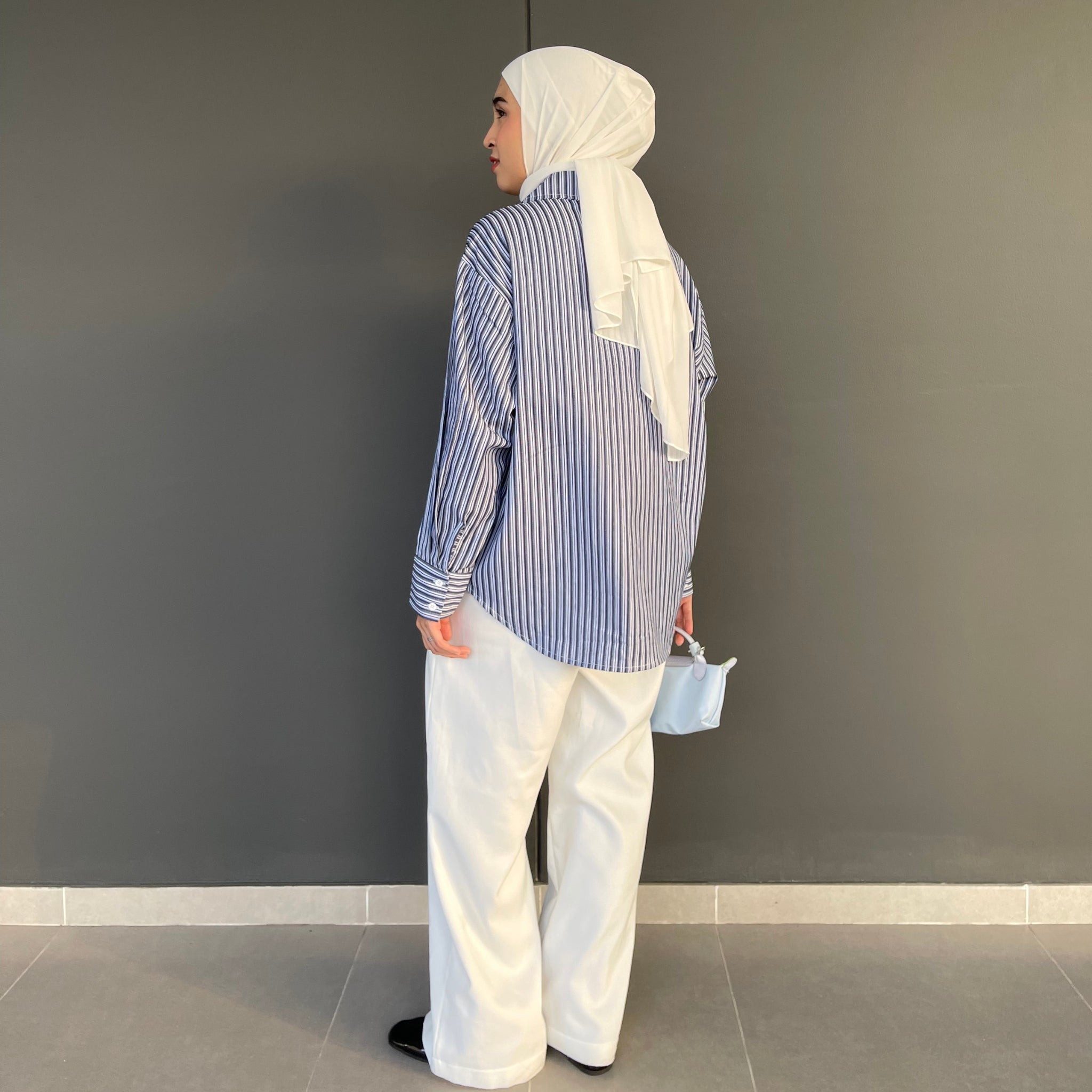 Image of Eclemix Top Volumi | Oversized Cotton Blazer Shirt with Smocked Pocket | Kemeja Wanita Saku Kerut