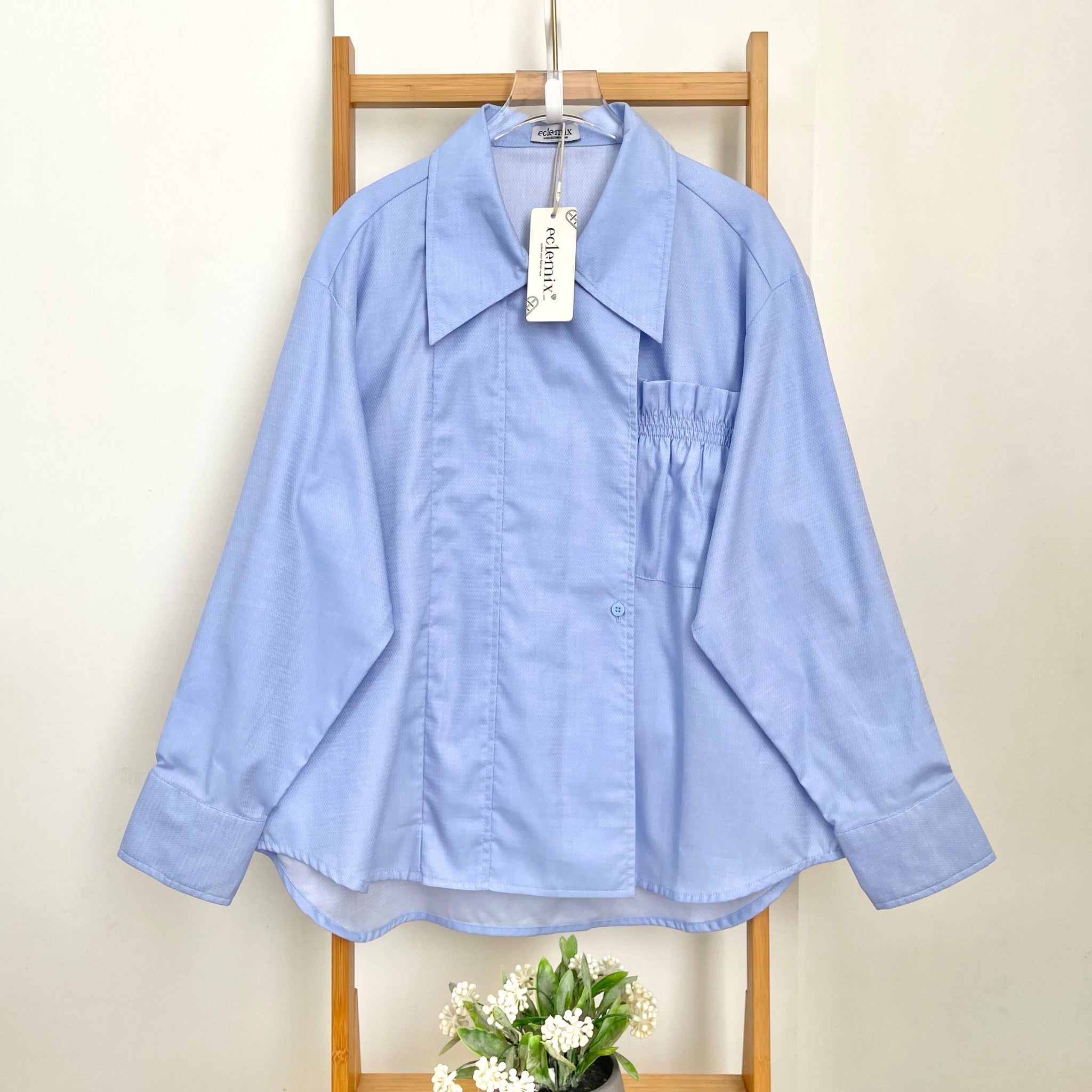 Image of Eclemix Top Volumi | Oversized Cotton Blazer Shirt with Smocked Pocket | Kemeja Wanita Saku Kerut